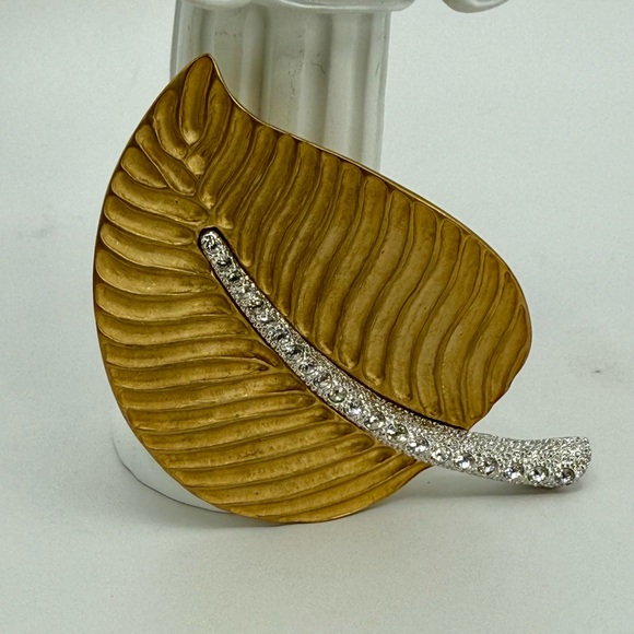 Vintage Kenneth Jay Lane (KJL) Large Satin Goldtone Leaf Brooch Rhinestone Vein - Picture 13 of 16